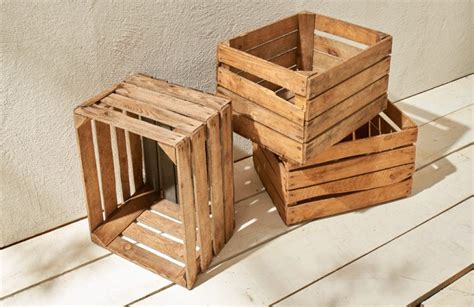 Illustration montrant une gamme variée d'emballages maraîchers, des cagettes bois aux sacs en papier kraft.