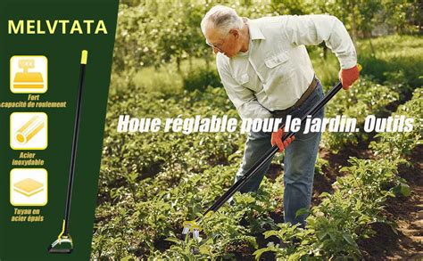 Houe japonaise en action dans un jardin