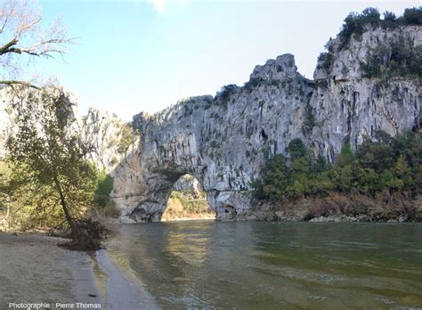 Le Pont du Hasard, arche naturelle reliant deux parois rocheuses