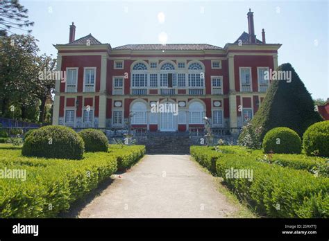 Vue aérienne de Sainte-Marie avec des jardins bien entretenus