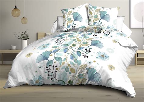 vue d'ensemble d'une parure de lit complète avec housse de couette et taies assorties