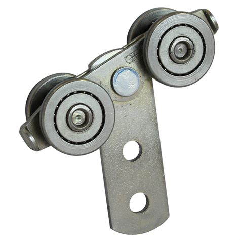 détail d'un chariot à galets sur un rail avec encoche de blocage