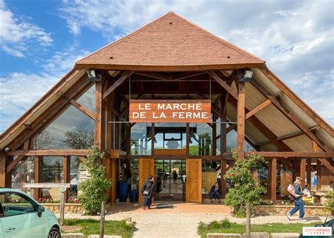 Panneau d'entrée d'une ferme de cueillette en Lot-et-Garonne