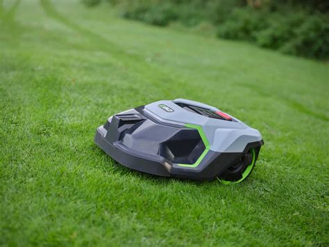 Schéma conceptuel d'un robot de tonte autonome naviguant dans un jardin
