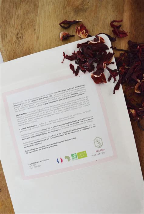 Sachet kraft refermable contenant des fleurs d'hibiscus séchées
