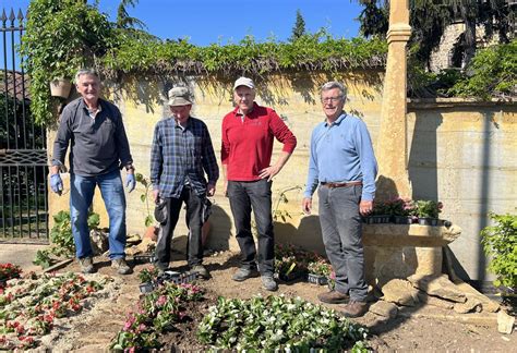 Photo de groupe de jardiniers diversifiés