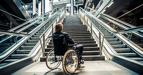 Aménagements pour l'accessibilité universelle dans un restaurant