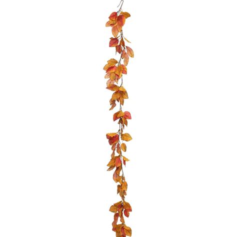 Guirlande d'automne avec feuilles de chêne, glands et baies