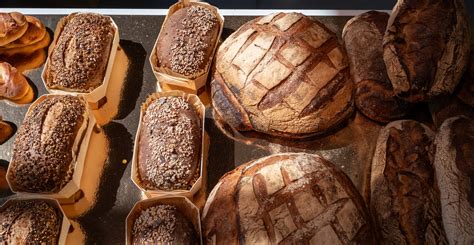 Variété de pains biologiques artisanaux
