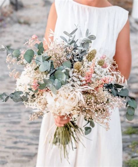 bouquet de mariée champêtre avec succulentes et fleurs orangées