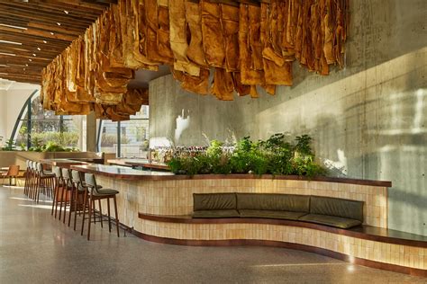 Le restaurant Casanova après rénovation, mettant en valeur son design élégant