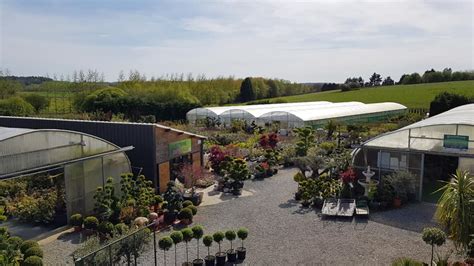 Vue panoramique des serres horticoles en milieu rural