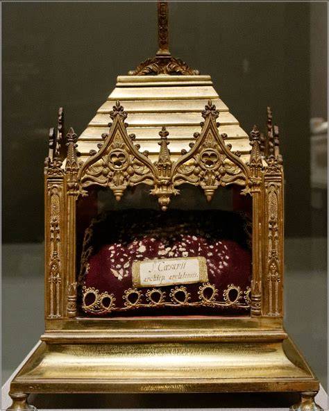 Stupa antique illustrant l'évolution du culte des reliques