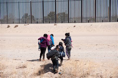 enfants migrants à la frontière