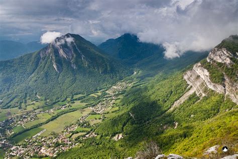 Vue panoramique sur la vallée de l'Arve depuis les hauteurs de Nancy-sur-Cluses