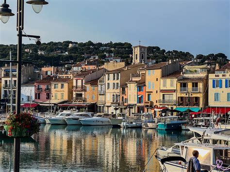 Vue aérienne de Cassis et son port
