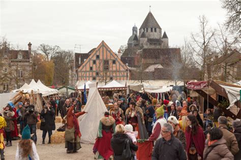 Scène de marché médiéval à Dijon