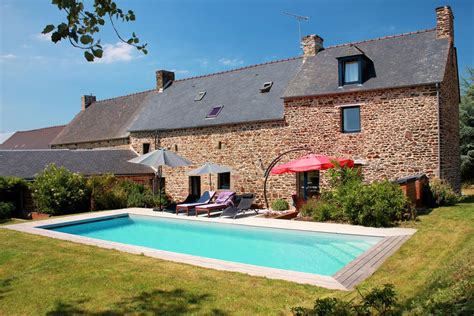 Piscine extérieure d'un gîte en Normandie