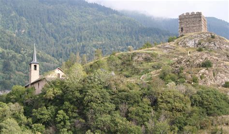 La Tour Bérold de Saxe au village du Châtel