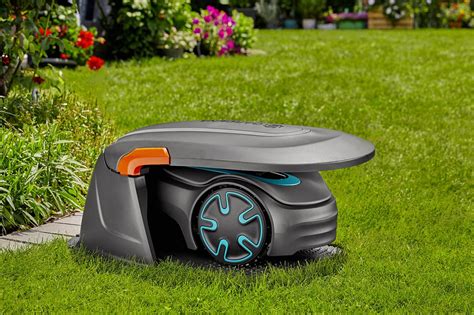 Robot tondeuse Gardena Sileno City sur une pelouse bien entretenue