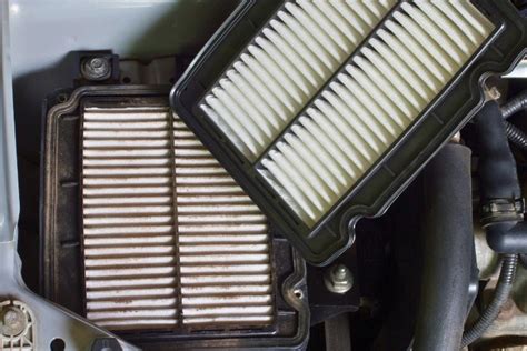 Comparatif visuel entre un filtre à air usagé et un filtre neuf