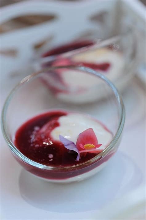 Crèmes à la framboise et à la rose