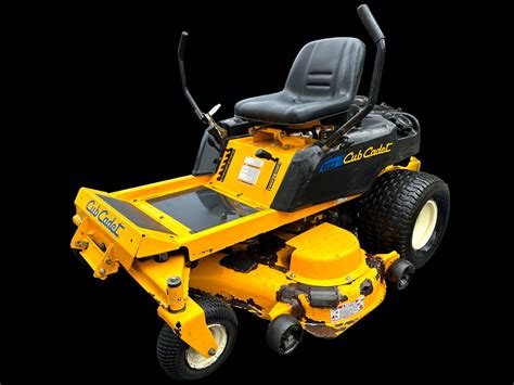 Tondeuse Cub Cadet RZT S 50 en action
