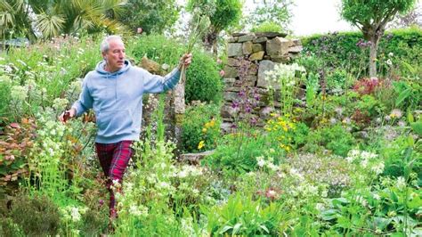 Stéphane Marie dans son jardin