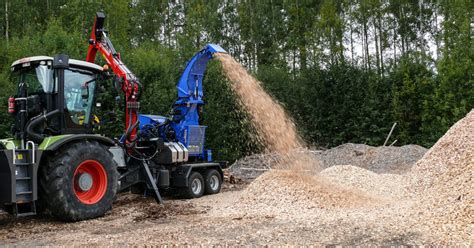 Broyage de bois en forêt