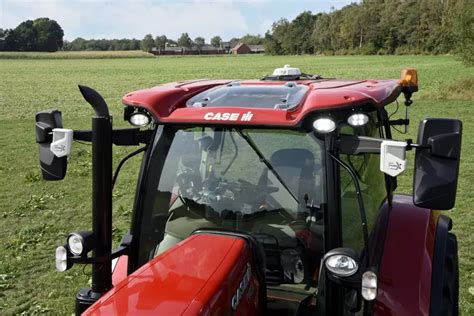 Tracteur équipé de capteurs pour la modulation d'azote