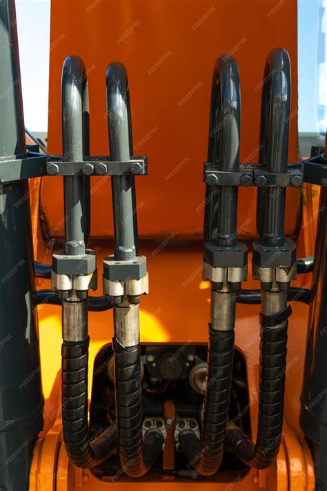 Vue rapprochée des leviers de commande ergonomiques de la Z545R