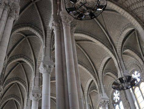 Détails architecturaux des voûtes angevines de l'église Saint-Symphorien