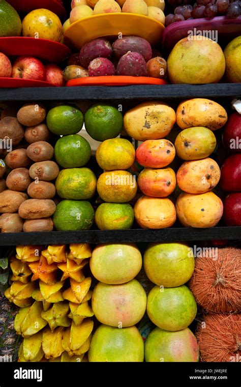 Assortiment de fruits exotiques d'Amérique du Sud
