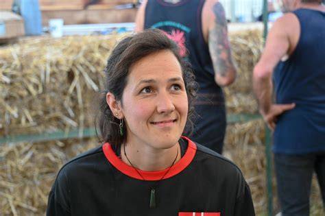 Lucie Grancher en pleine action de tonte