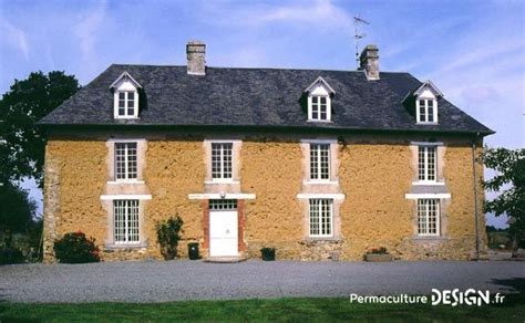 Maison traditionnelle construite en terre crue en Basse Normandie
