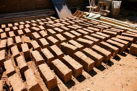 Fabrication de briques d'adobe