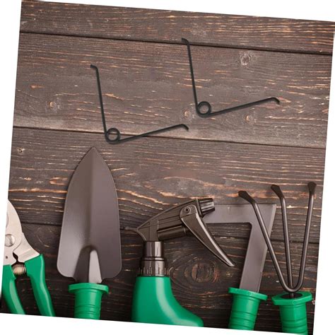 Outils de jardinage : sécateur et cisailles