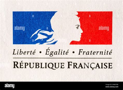 Allégorie de la République française entourée des mots Liberté, Égalité, Fraternité dans un style néoclassique
