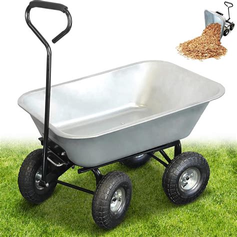 Chariot de jardin avec une benne remplie de terreau