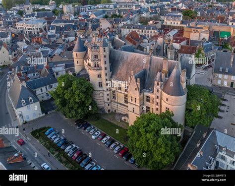 Vue aérienne de Neuillé-le-Lierre