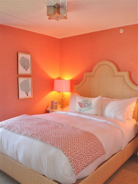 chambre avec murs couleur abricot
