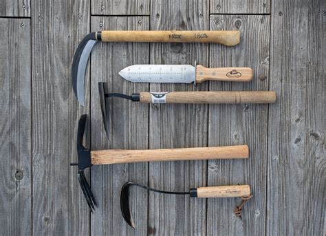 Les étapes de fabrication d'un outil de jardin japonais