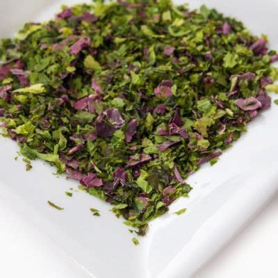 Algues en paillettes et légumes