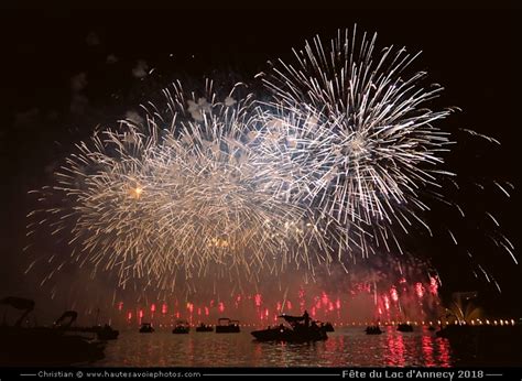 Feu d'artifice sur le lac d'Annecy
