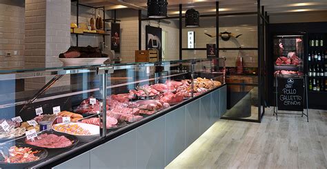 Vitrine de boucherie traditionnelle