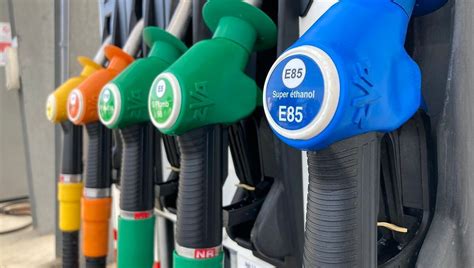 Comparaison de durites de carburant d'origine et génériques