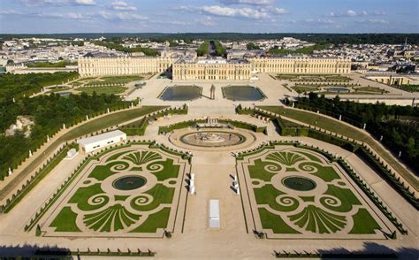 Château et ses jardins à la française