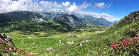 Vue panoramique de la vallée de la Maurienne en automne