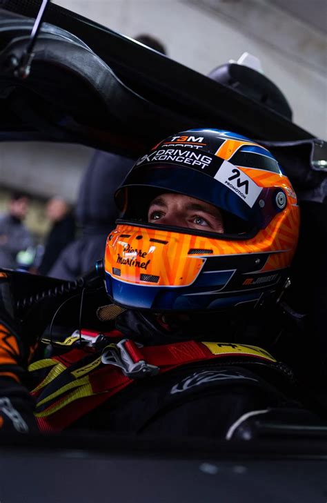 Alexis Vandoorne en discussion avec une cliente