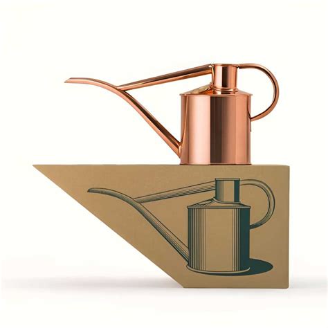 Arrosoir design laissé à l'air libre pour évaporer le chlore